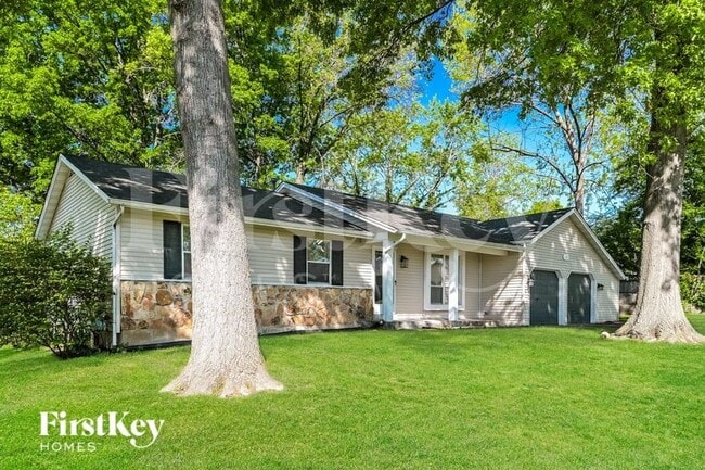 125 Lake Point Dr in St. Peters, MO - Foto de edificio - Building Photo