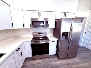 1009 E Chipman Rd in Phoenix, AZ - Building Photo - Building Photo