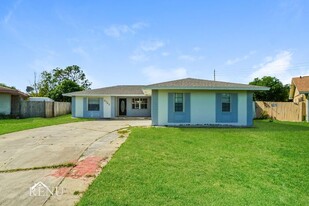 2762 Myakka Dr