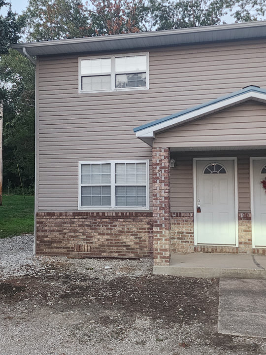 2BED/1.5-2B15 BATH in Crocker, MO - Foto de edificio