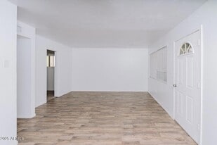 2690 N 43rd Ave in Phoenix, AZ - Building Photo