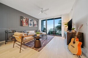 555 NE 8th St, Unit 1006 in Fort Lauderdale, FL - Building Photo
