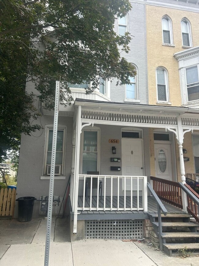 property at 654 W King St
