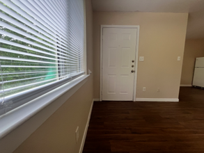 1634 Post Rd in San Marcos, TX - Foto de edificio - Building Photo