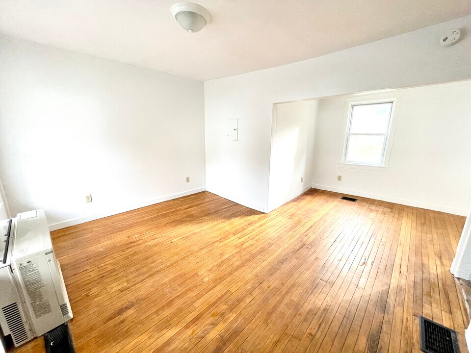 167 Pleasant St, Unit Apt 2 in Northfield, VT - Foto de edificio