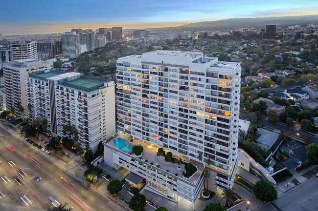10501 Wilshire Blvd, Unit PH10 in Los Angeles, CA - Foto de edificio - Building Photo