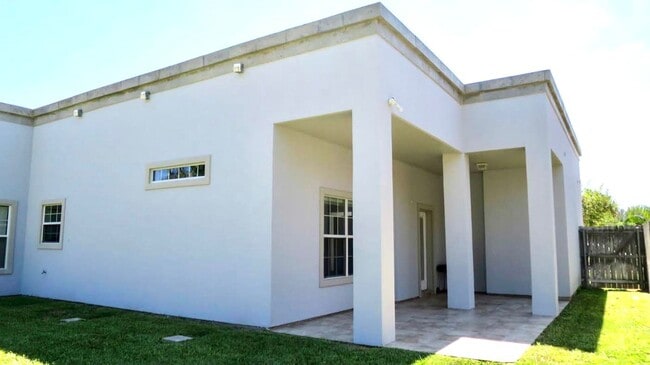 4704 Date Palm Ave in McAllen, TX - Building Photo - Building Photo