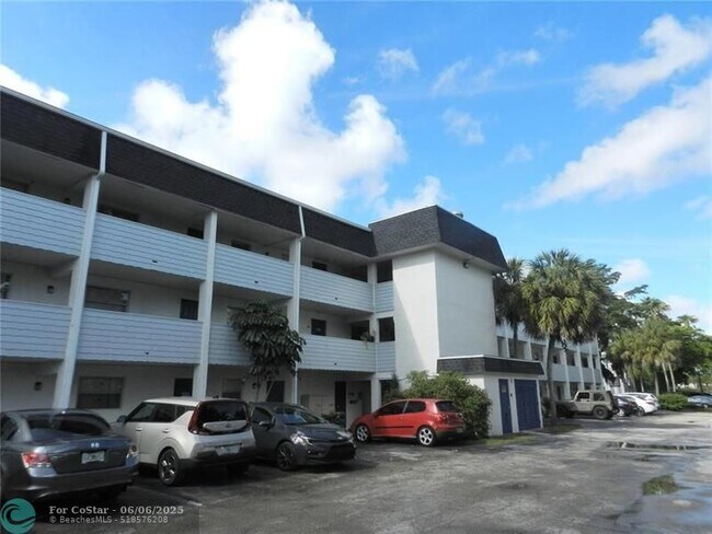 5080 SW 64th Ave in Davie, FL - Building Photo - Building Photo