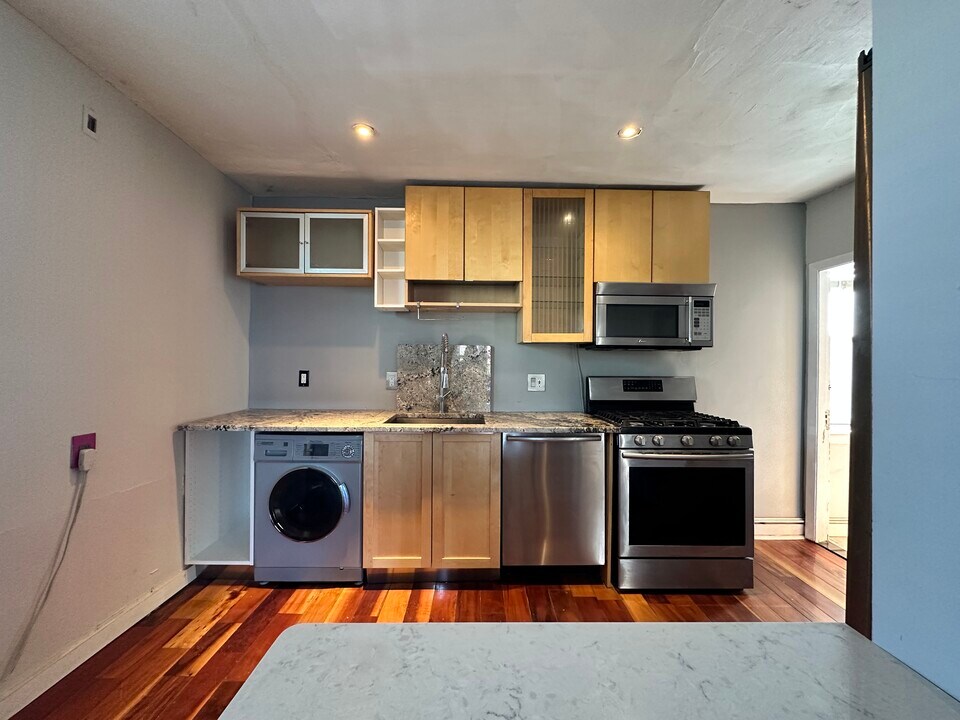 14 Africa St, Unit #2 in Providence, RI - Building Photo