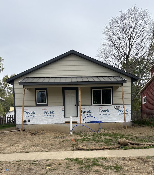 property at 918 E Bloomington St