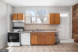 808 S 6th St-Unit -3RD FL in Philadelphia, PA - Building Photo - Building Photo