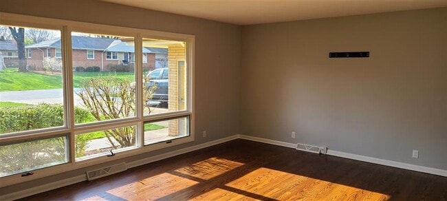 607 Willow Ln in Geneva, IL - Building Photo - Building Photo