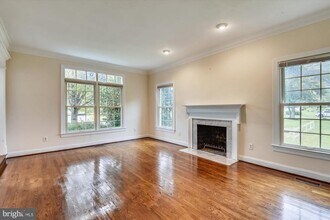 9715 Middleton Ridge Rd in Vienna, VA - Building Photo - Building Photo