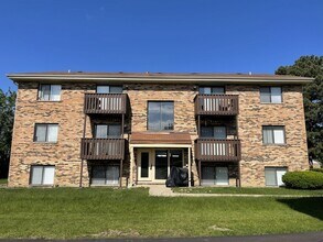 535 Brookside Dr in Westmont, IL - Building Photo - Building Photo