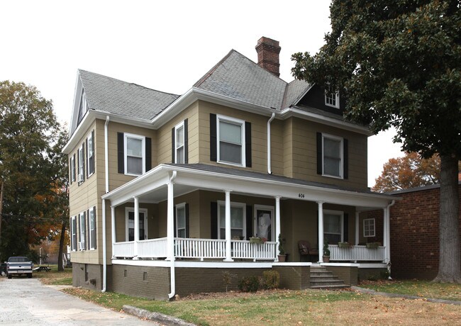 404 Blandwood Ave in Greensboro, NC - Foto de edificio - Building Photo