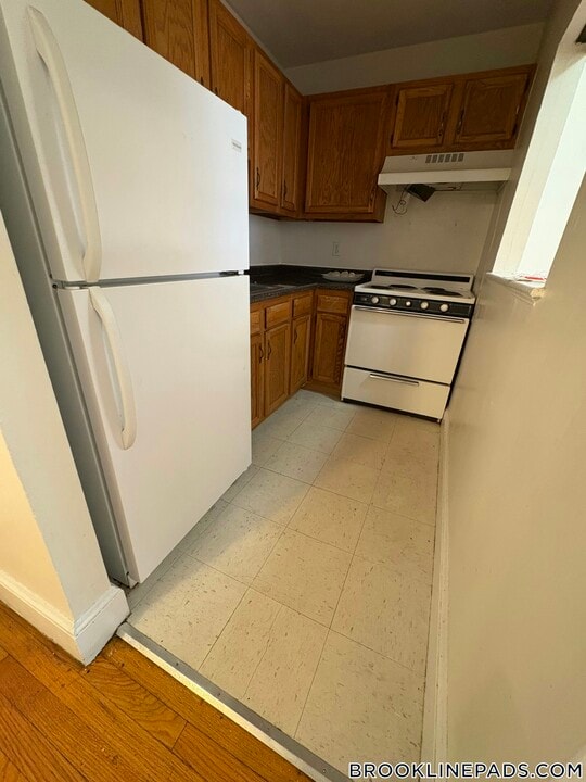 33 Lancaster Terrace in Brookline, MA - Building Photo