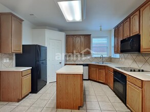 4825 Summer Oaks Ln in Fort Worth, TX - Building Photo - Building Photo