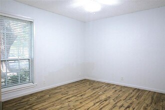 5323 Fleetwood Oaks Ave in Dallas, TX - Building Photo - Building Photo