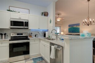 15430 Bellamar Cir in Ft. Myers, FL - Building Photo