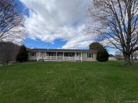 867 Van Wagner Rd in Poughkeepsie, NY - Building Photo