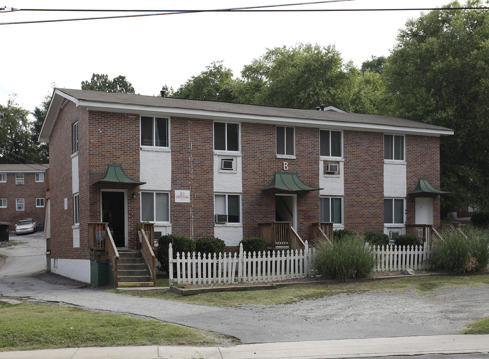 Kings Glen Apartments in Atlanta, GA - Building Photo