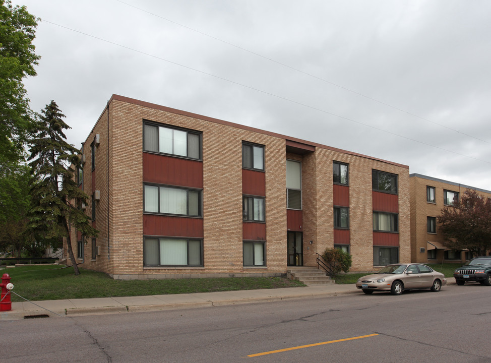 1405 Como Ave SE in Minneapolis, MN - Foto de edificio