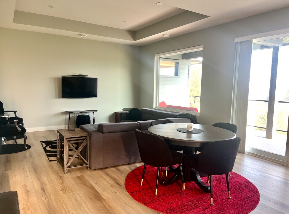 975 Mt Burnham Rd in Vernon, BC - Building Photo