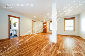 12727 Fremont Ave N in Seattle, WA - Building Photo - Building Photo
