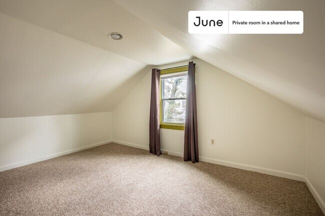 Private bedroom in 5 bed/2 bath Home in Boston, MA - Building Photo - Building Photo