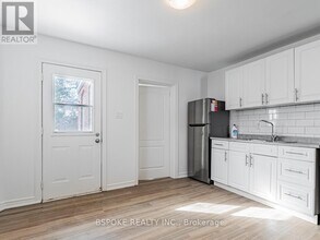 142 Silverthorn Ave in Toronto, ON - Building Photo - Building Photo
