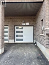 3278 Crystal Dr in Oakville, ON - Building Photo - Building Photo