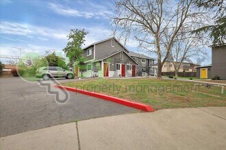 5730 Falconer Way in Sacramento, CA - Foto de edificio - Building Photo