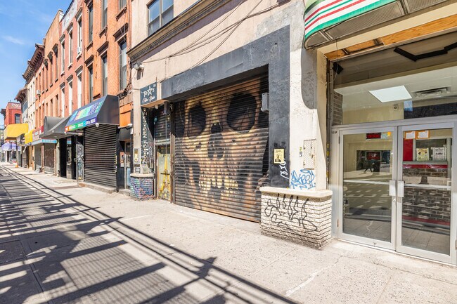 1011 Broadway in Brooklyn, NY - Foto de edificio - Building Photo