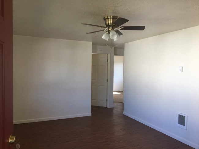 75-73 NW Jorgen St in Winston, OR - Building Photo - Building Photo