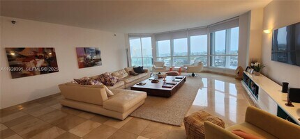 21150 Point Pl in Aventura, FL - Building Photo - Building Photo