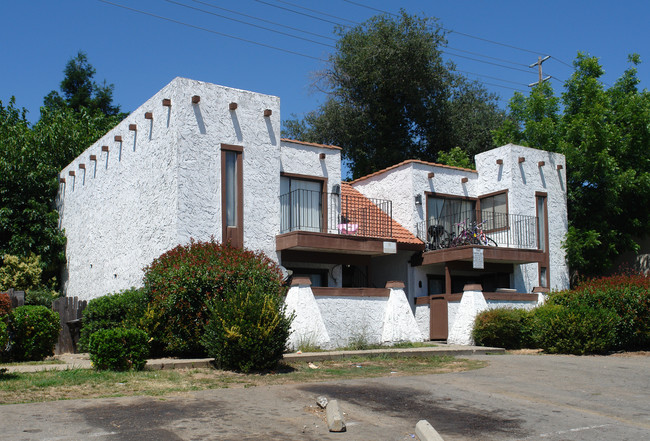 7813 Sayonara Dr in Citrus Heights, CA - Foto de edificio - Building Photo