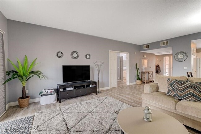 352 Amber Pine St in Las Vegas, NV - Building Photo - Building Photo