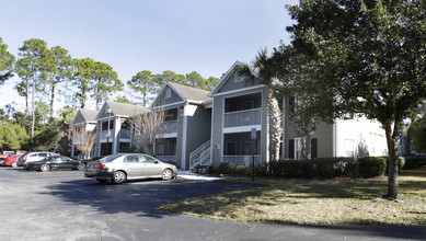 Amelia Lakes Luxury Condominiums in Fernandina Beach, FL - Foto de edificio - Building Photo