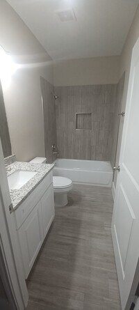 418 Plymouth St photo'