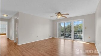 421 Lancaster Ct in Piscataway, NJ - Building Photo