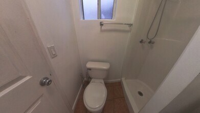 17846 Tribune St in Granada Hills, CA - Foto de edificio - Building Photo