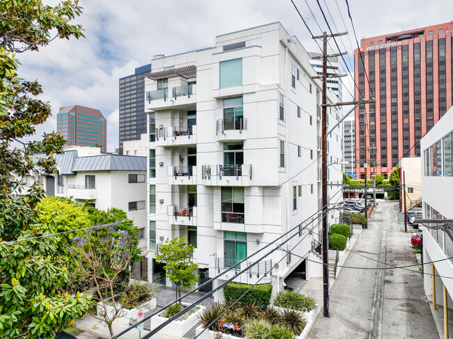 10911-10915 Wellworth Ave in Los Angeles, CA - Building Photo - Building Photo