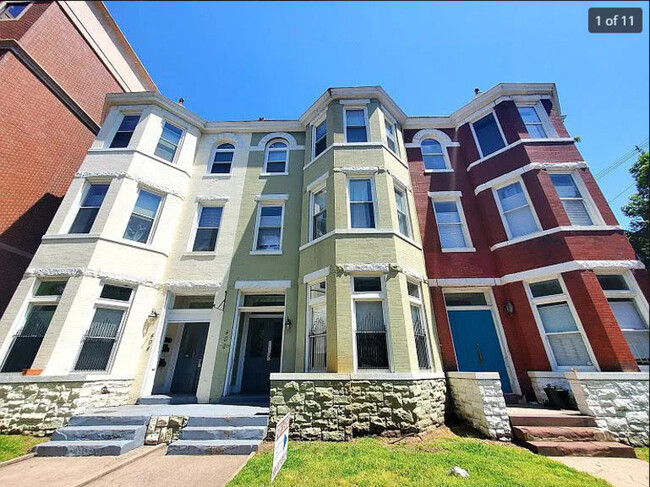 property at 400 W Grace St