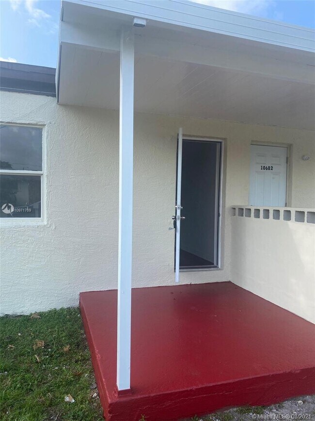 10680 SW 172nd St-Unit -10680 in Miami, FL - Building Photo - Building Photo