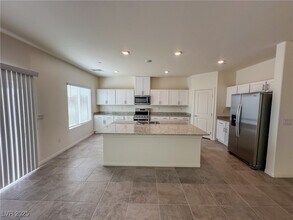 9974 Scarlet Hls St in Las Vegas, NV - Foto de edificio - Building Photo