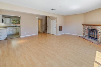 4609 Harbor Ln in Rohnert Park, CA - Foto de edificio - Building Photo