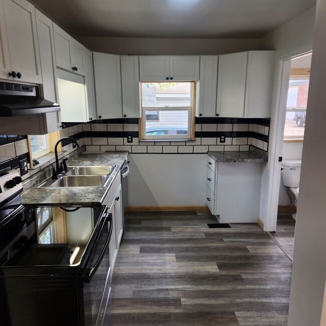 property at 2422 W 2nd St