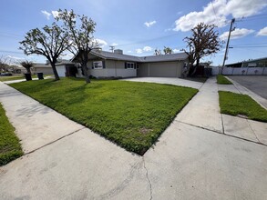 1412 Mildred St in Hanford, CA - Building Photo - Building Photo