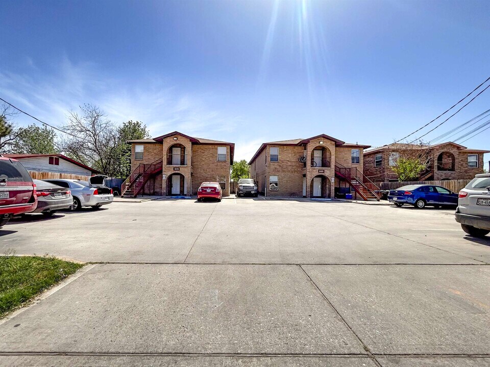 3105 Guerrero St-Unit -2 in Laredo, TX - Building Photo