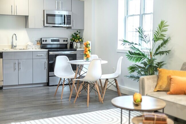 1505 Commonwealth Ave in Boston, MA - Building Photo - Building Photo